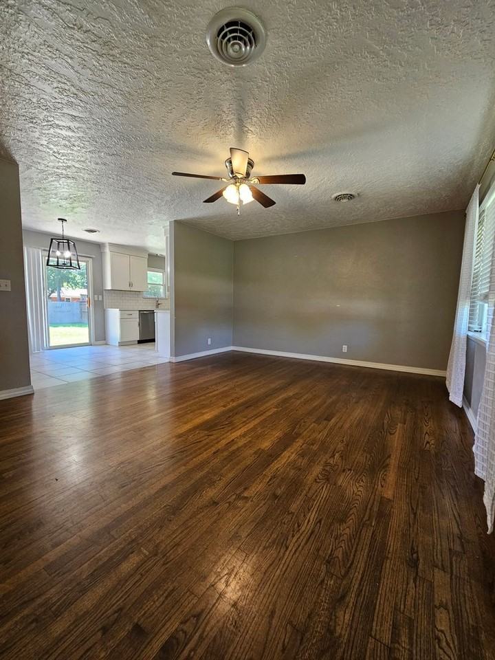 1202 Glenwood St - Photo 2 of 19