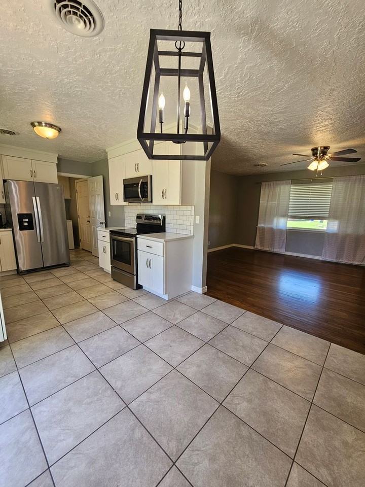 1202 Glenwood St - Photo 3 of 19