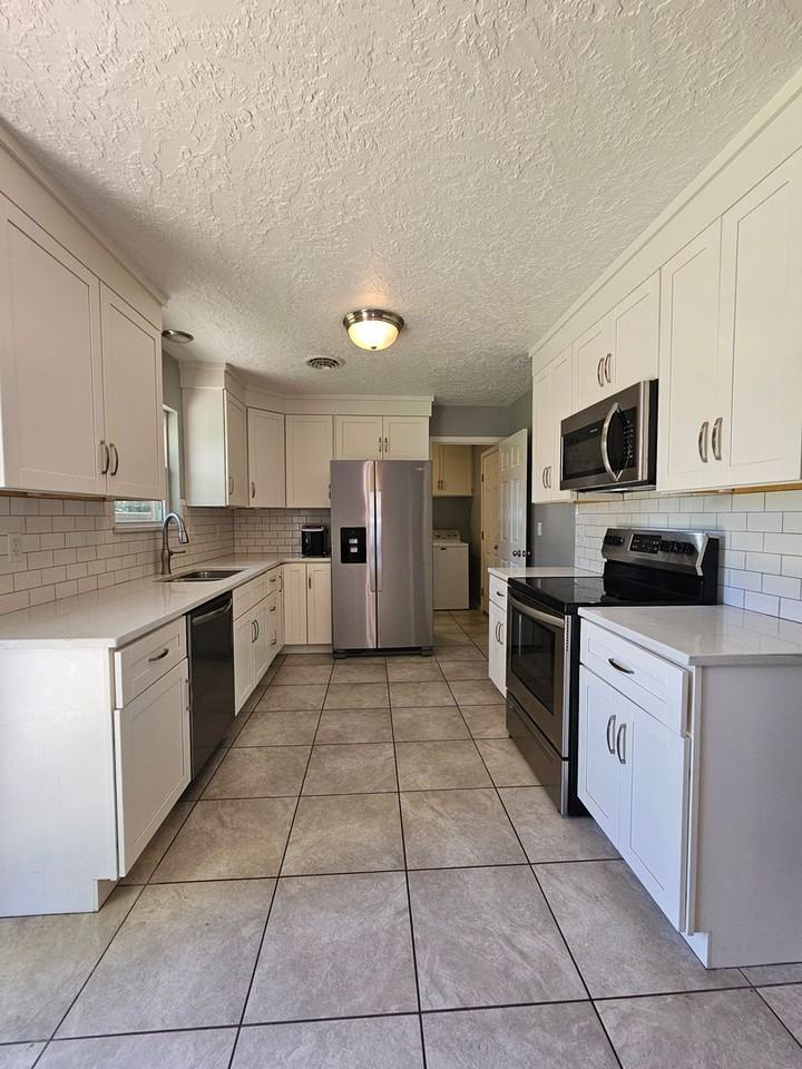 1202 Glenwood St - Photo 4 of 19
