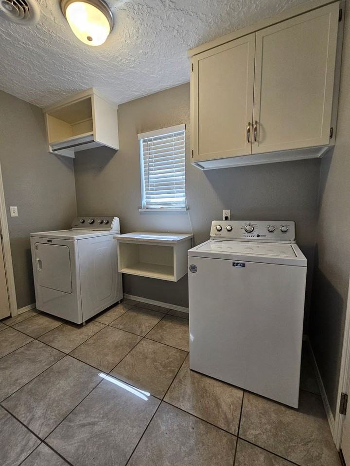 1202 Glenwood St - Photo 5 of 19
