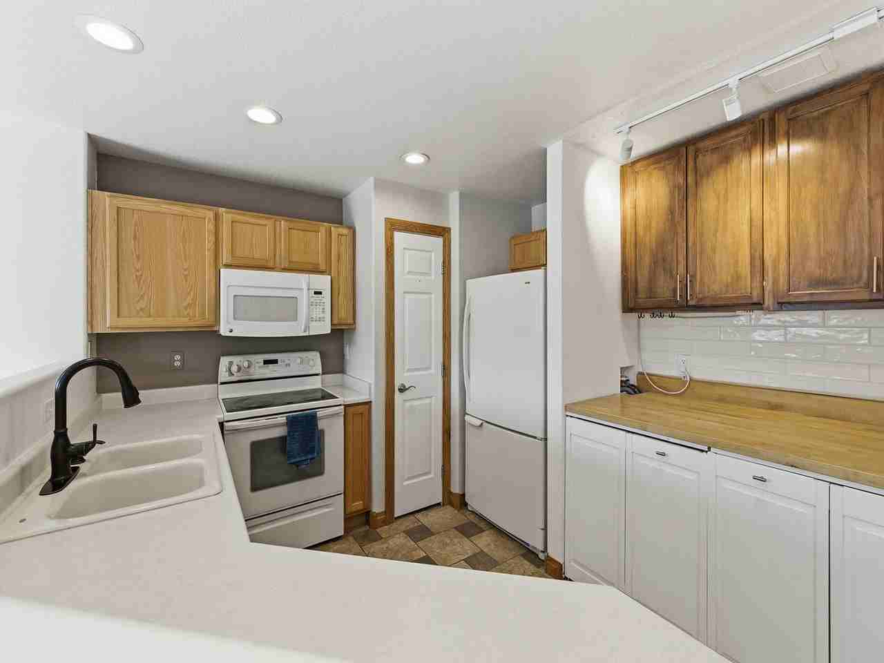 1650 Oak Creek Dr - Photo 7 of 19