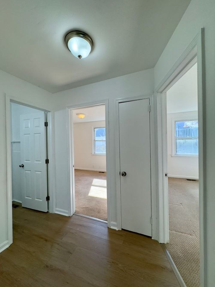 8252 Longpoint Rd - Photo 5 of 18