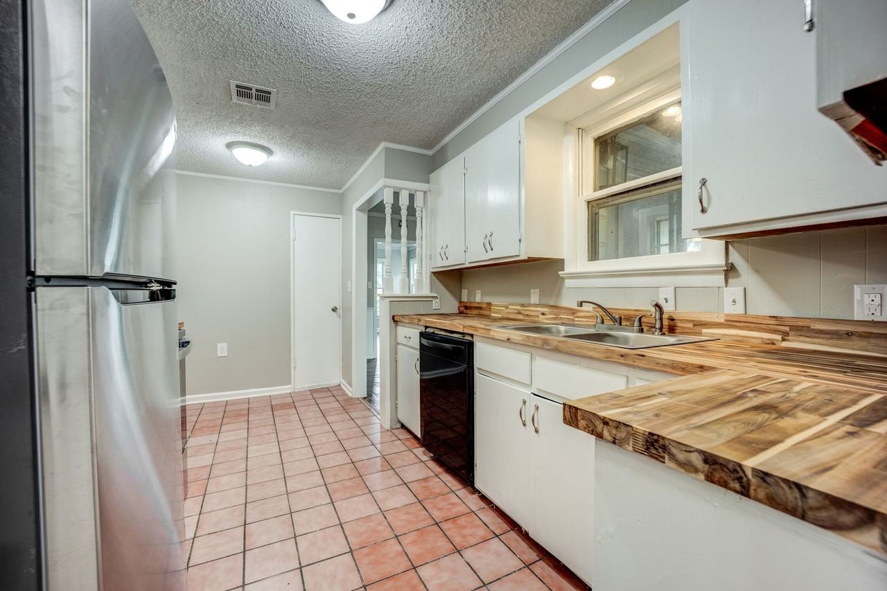 2307 S 23rd St - Photo 2 of 22