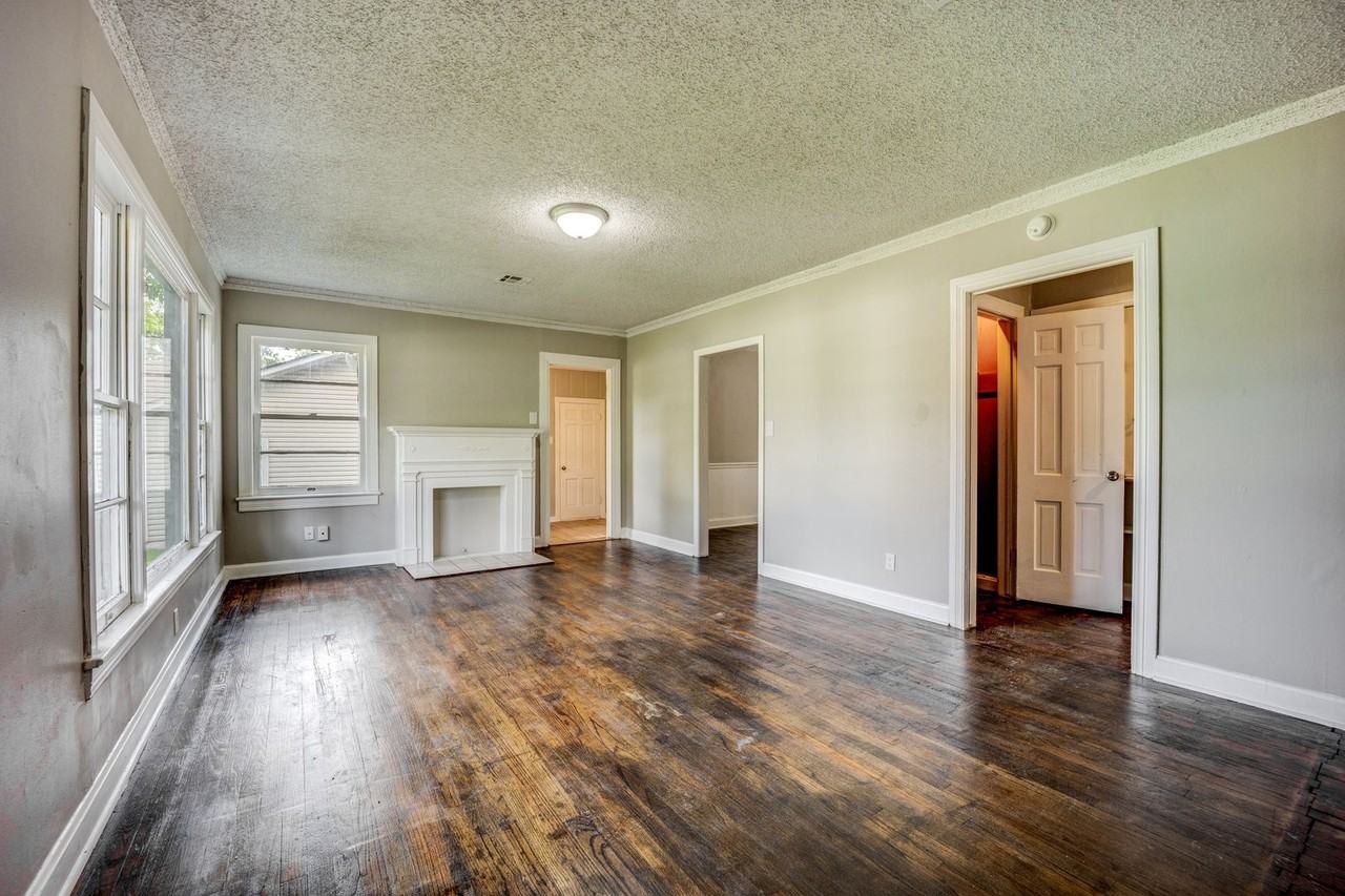 2307 S 23rd St - Photo 4 of 22