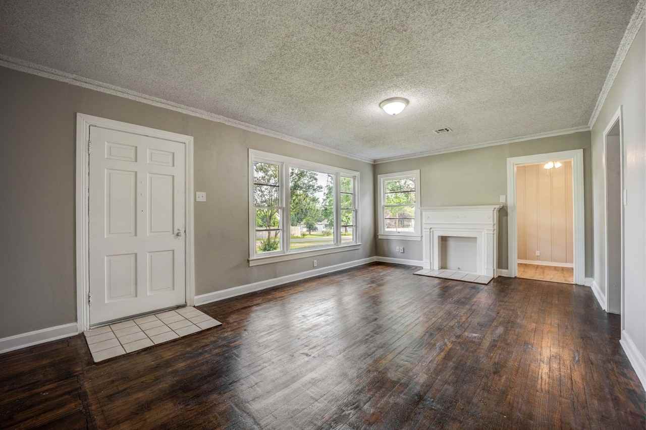 2307 S 23rd St - Photo 5 of 22