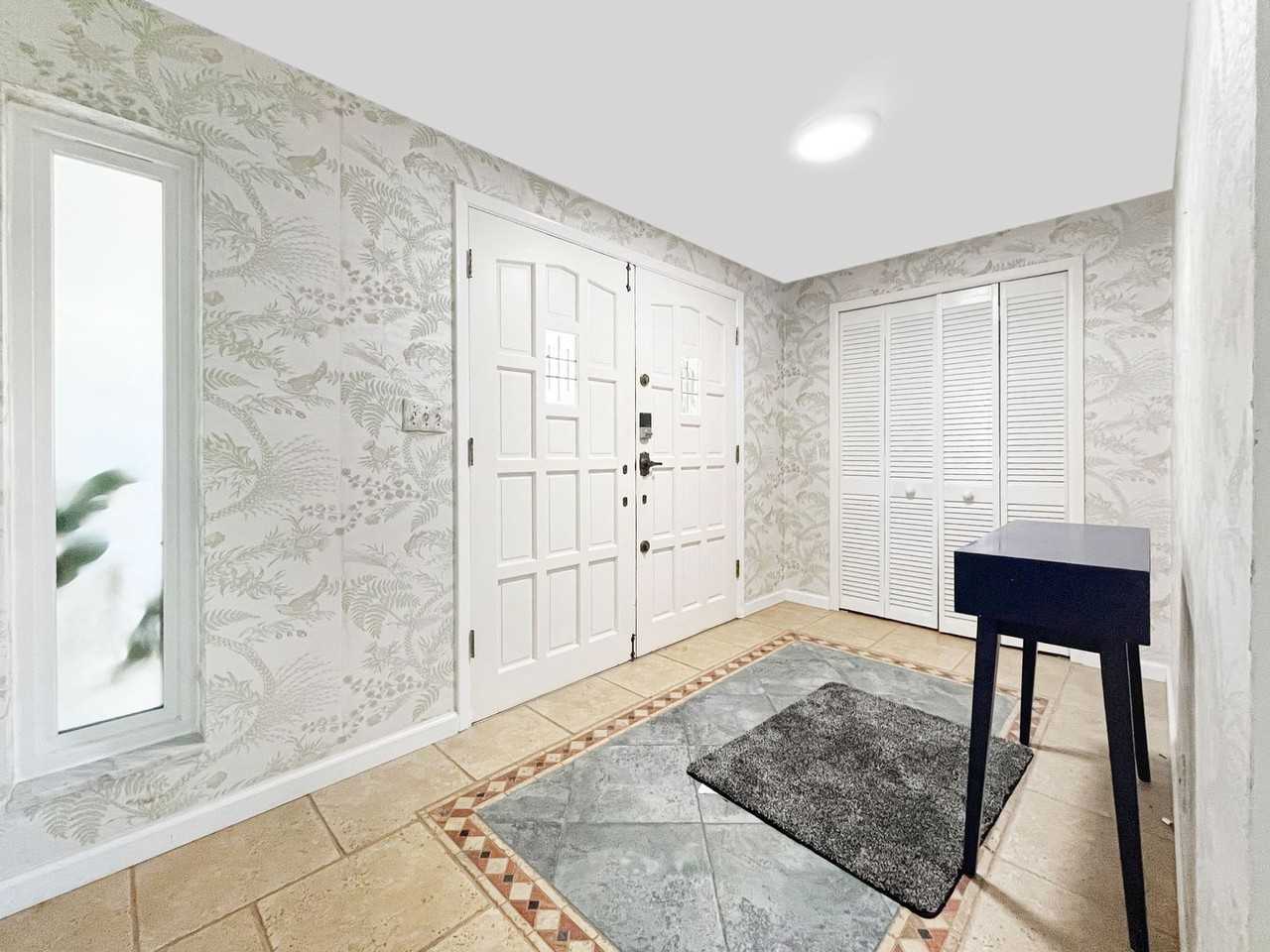 1031 Honeysuckle Rd - Photo 3 of 21