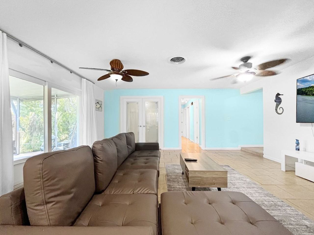 1031 Honeysuckle Rd - Photo 6 of 21
