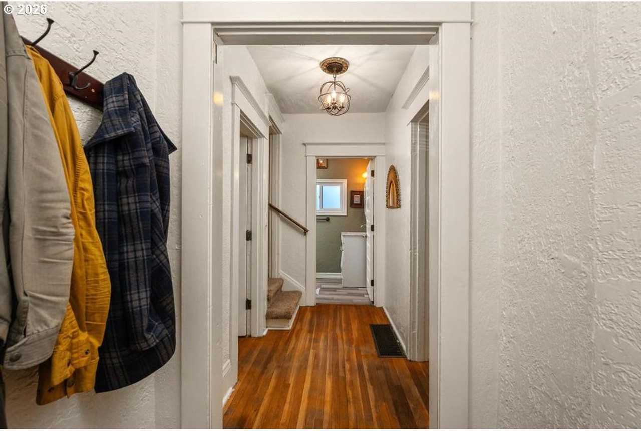 6059 Ne Willow St - Photo 5 of 35
