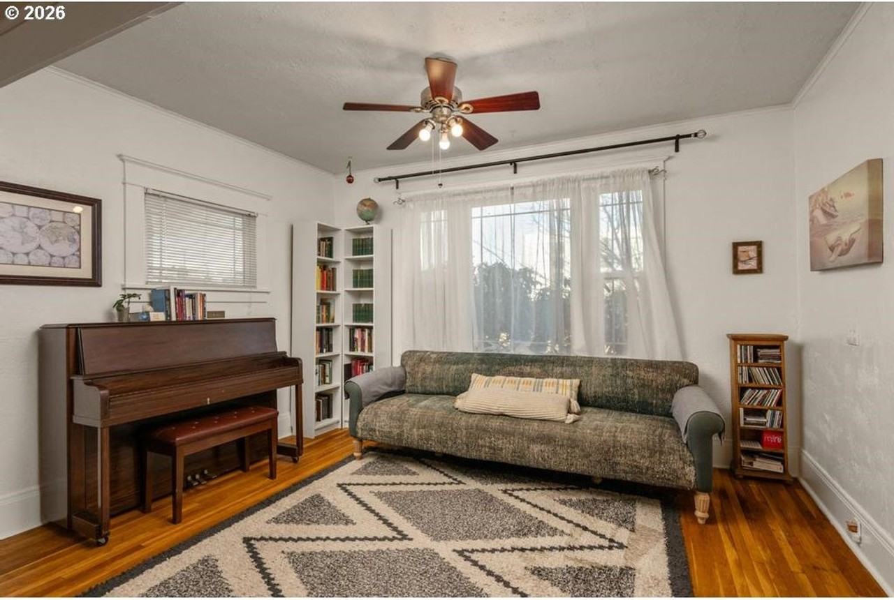 6059 Ne Willow St - Photo 6 of 35