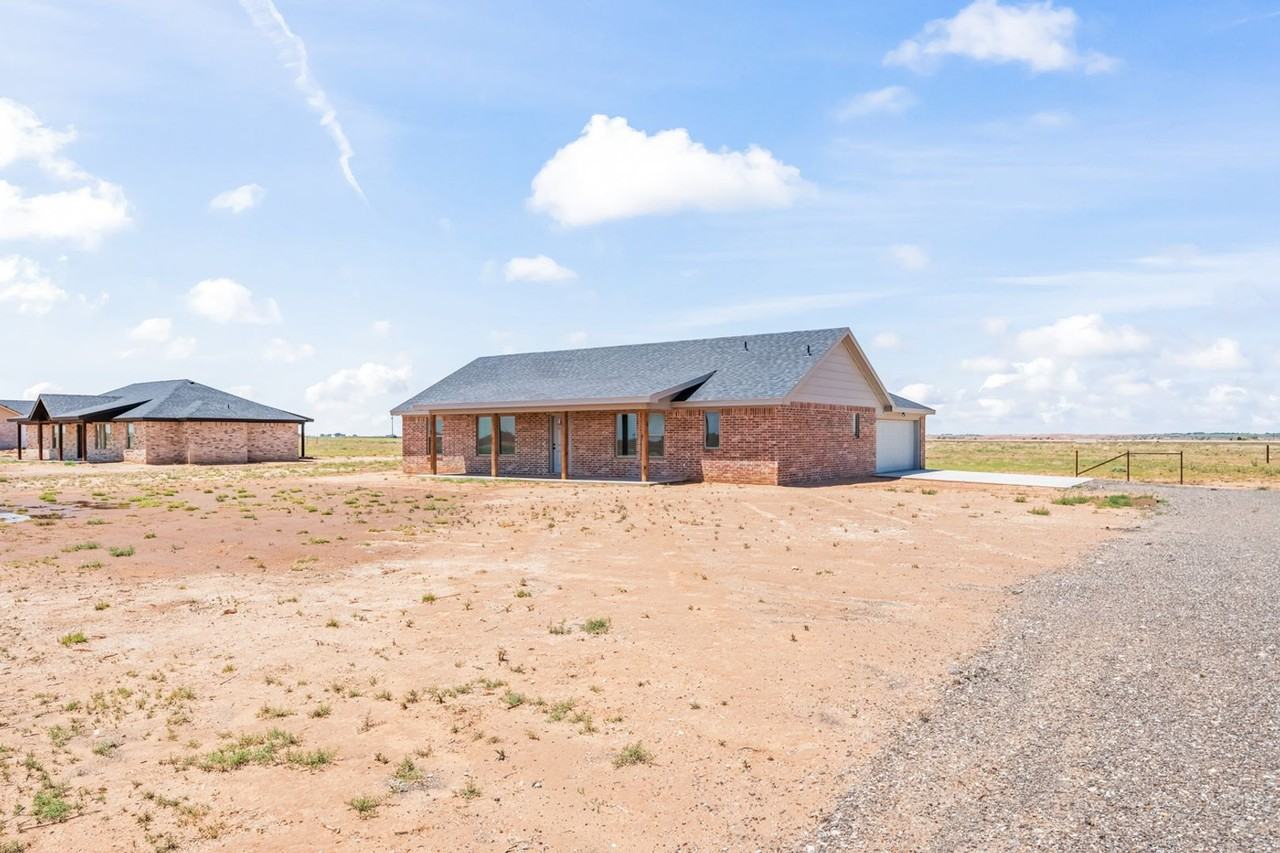 10611 E County Road 7400 - Photo 6 of 36