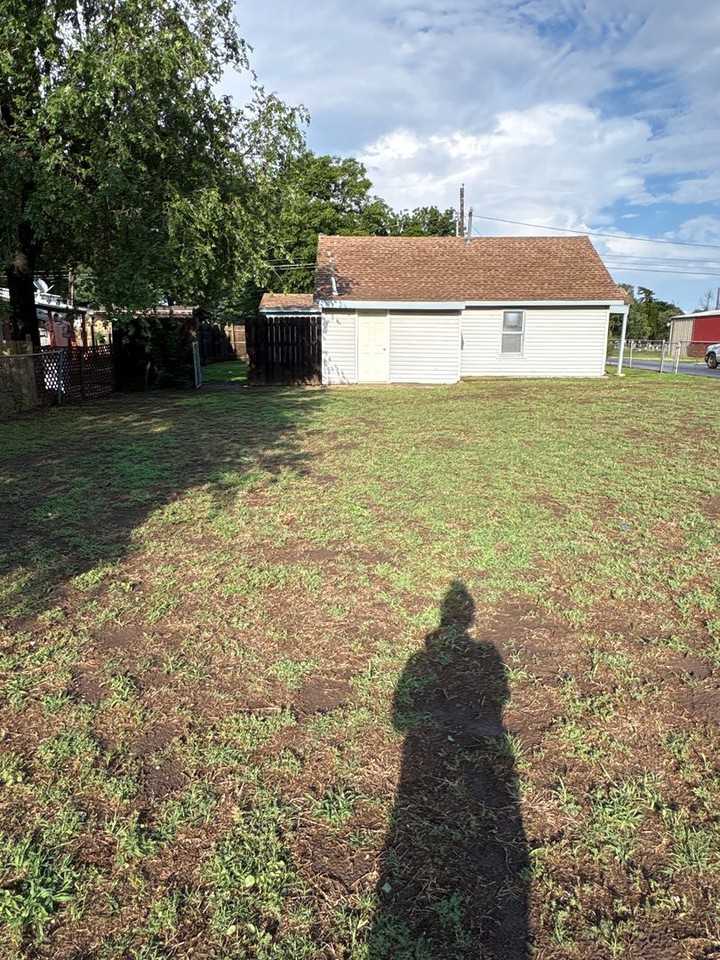 2503 N Adams St - Photo 3 of 10