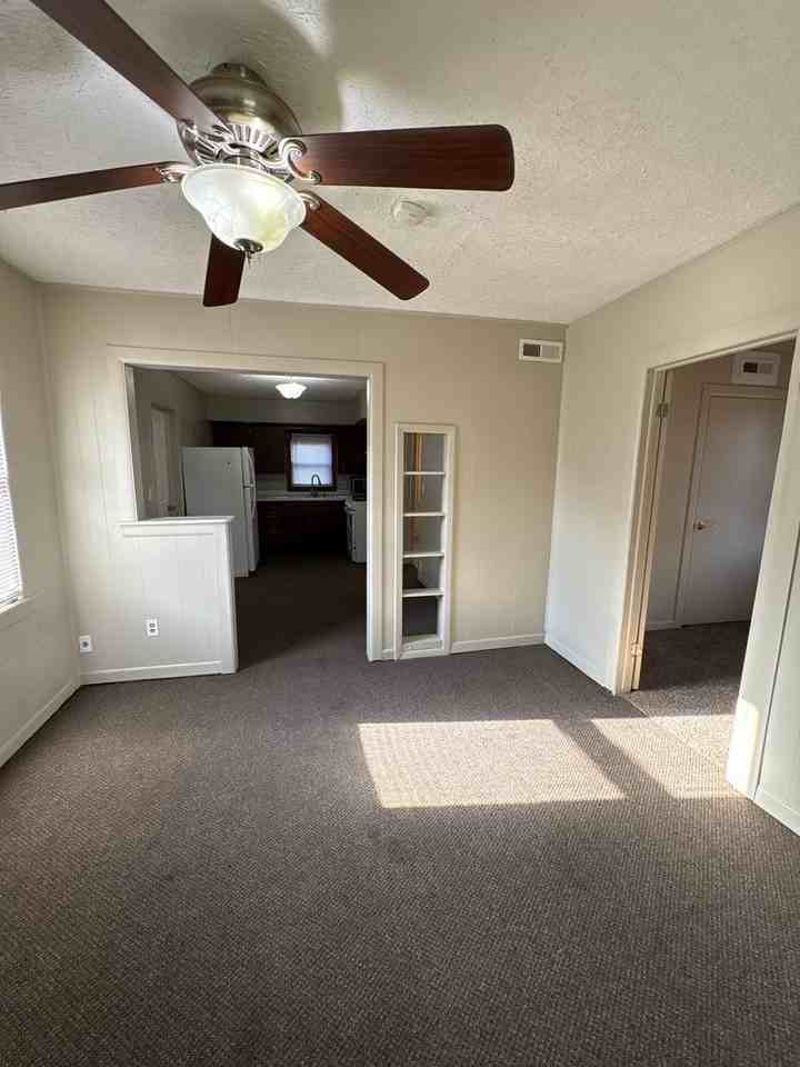 2503 N Adams St - Photo 4 of 10
