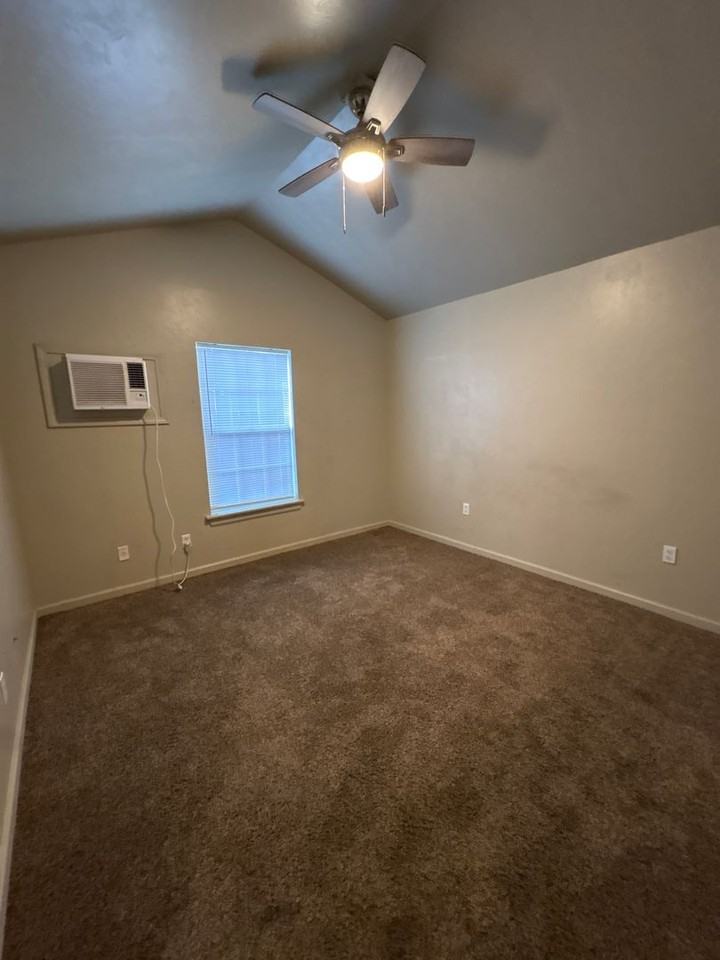 2503 N Adams St - Photo 5 of 10