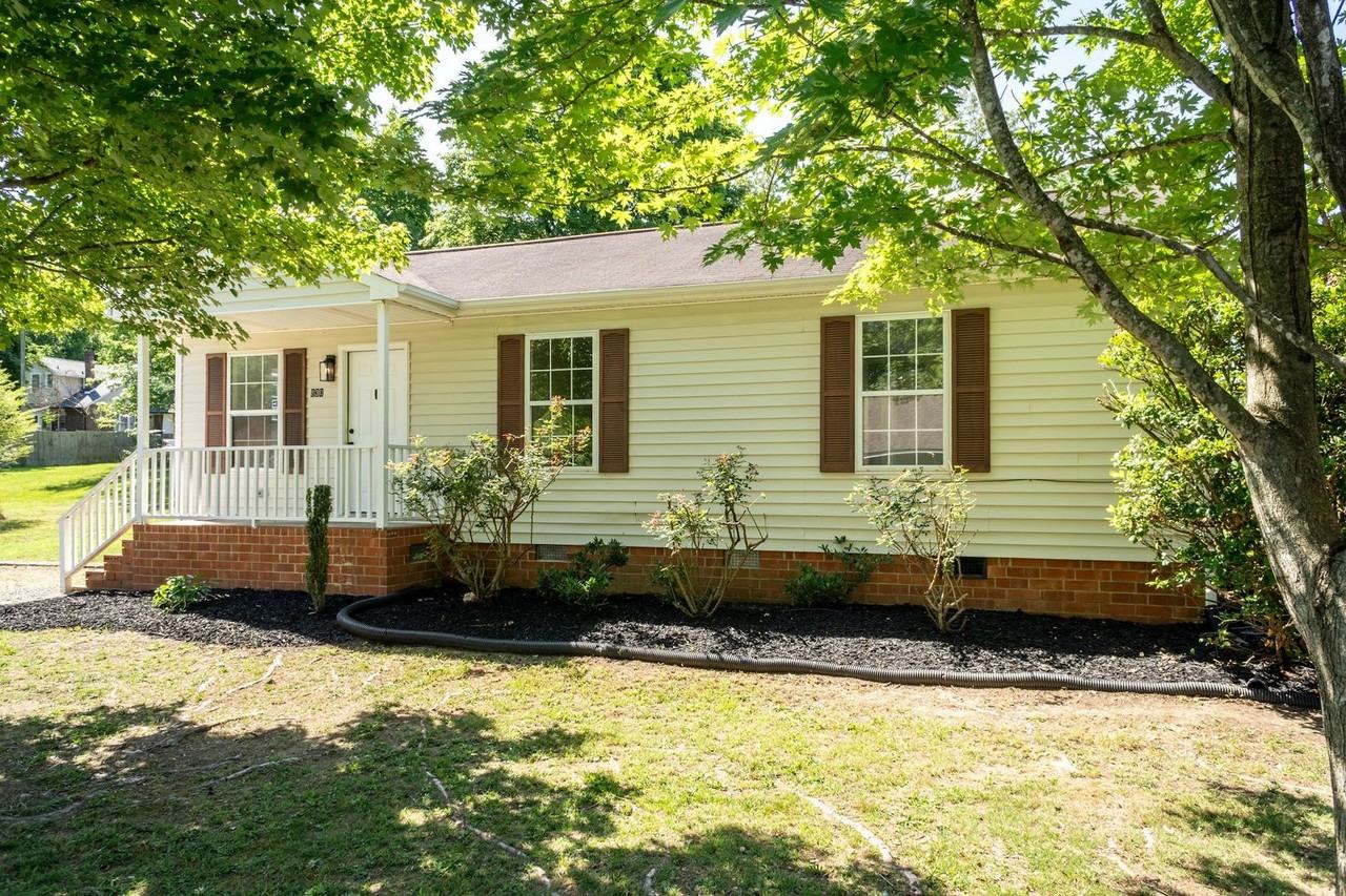 830 Oxford Ln - Photo 2 of 26