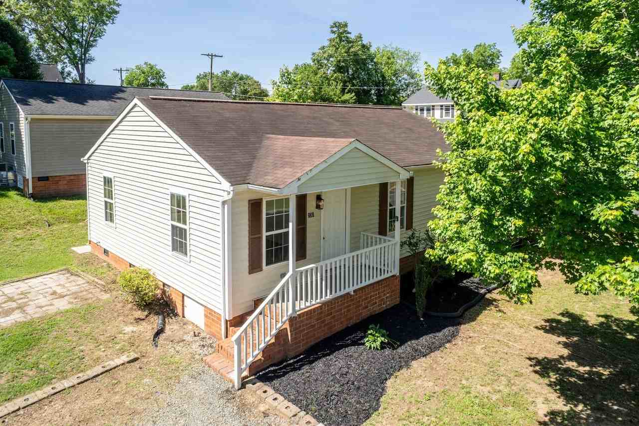 830 Oxford Ln - Photo 4 of 26