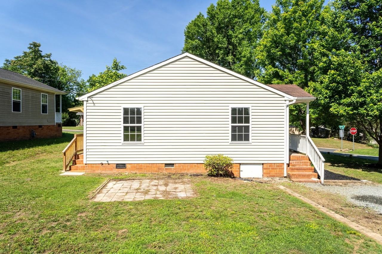 830 Oxford Ln - Photo 5 of 26