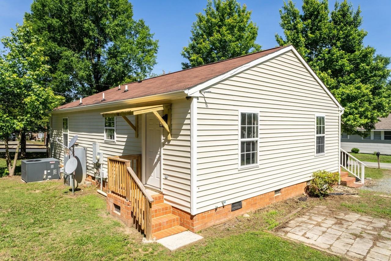 830 Oxford Ln - Photo 6 of 26