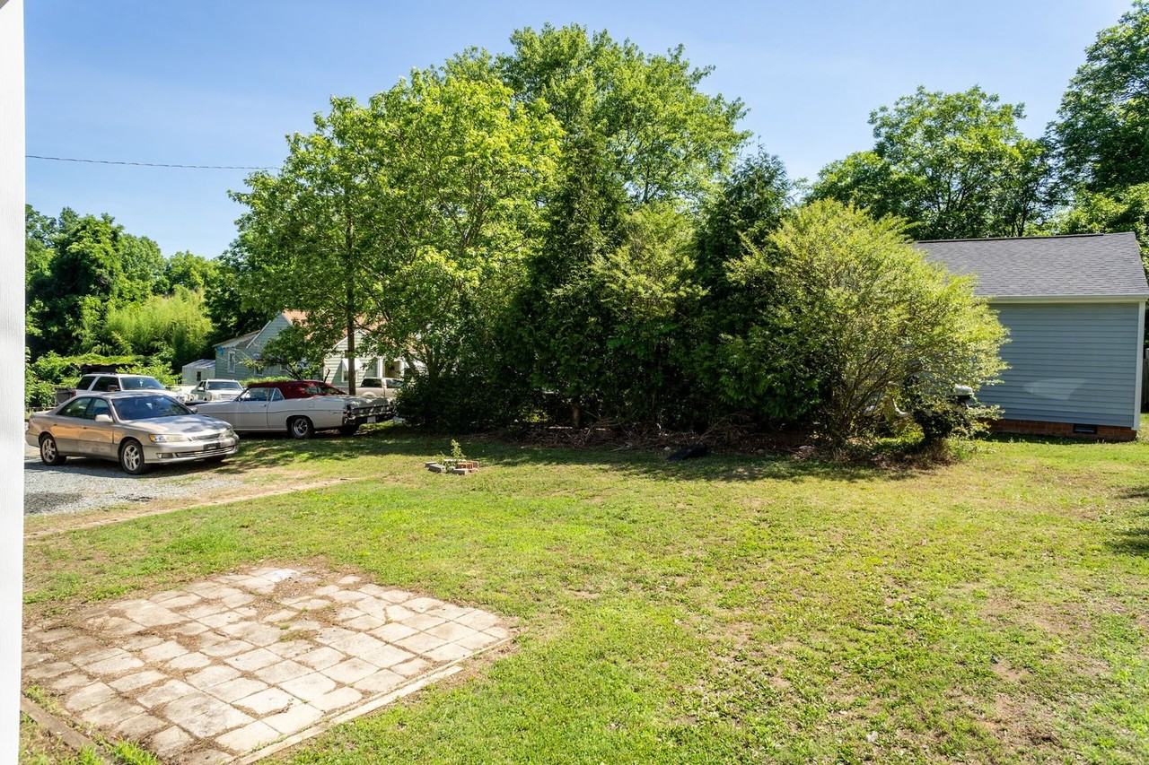 830 Oxford Ln - Photo 7 of 26