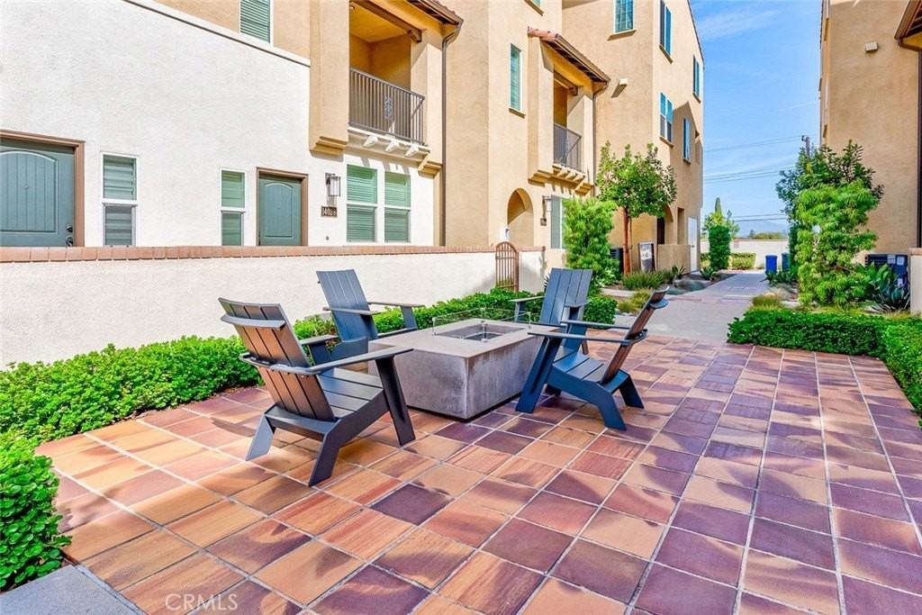 14022 Bay St - Photo 2 of 32