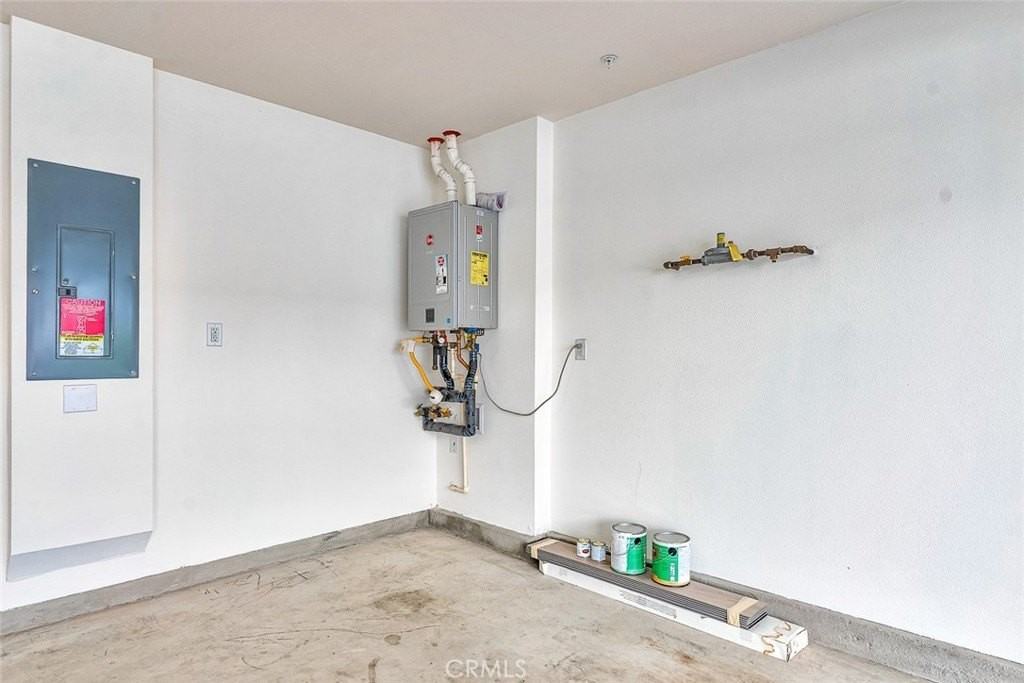 14022 Bay St - Photo 3 of 32