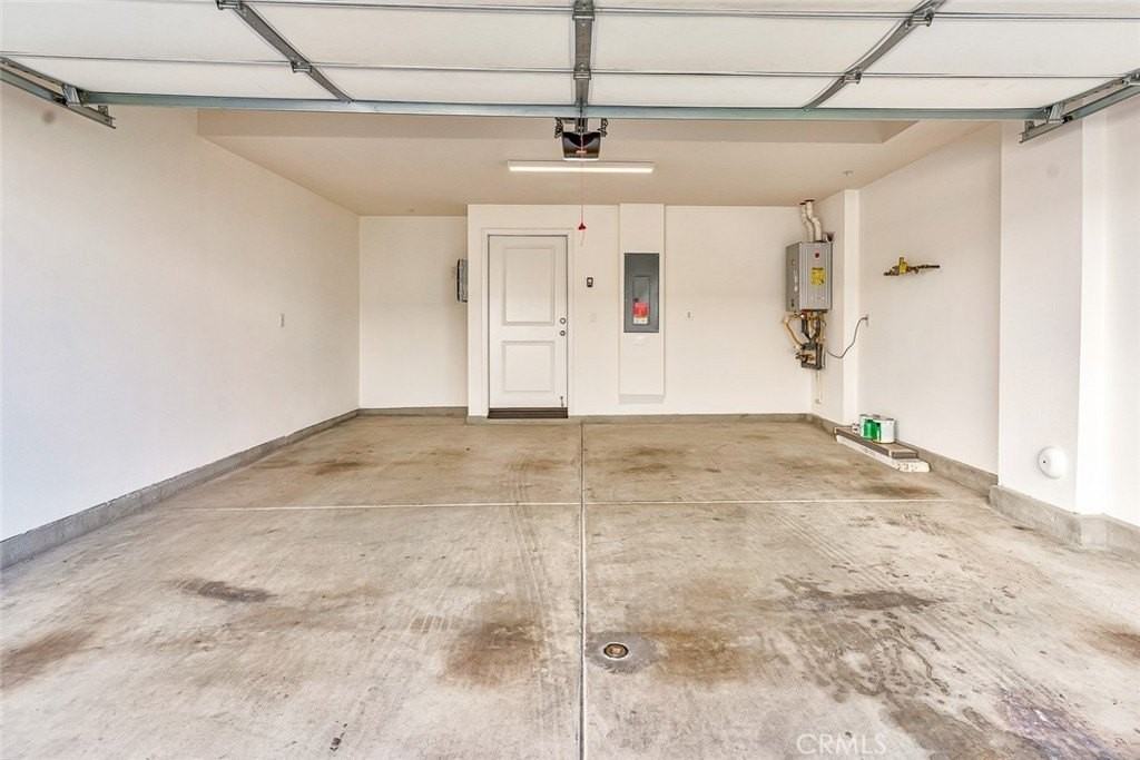 14022 Bay St - Photo 4 of 32