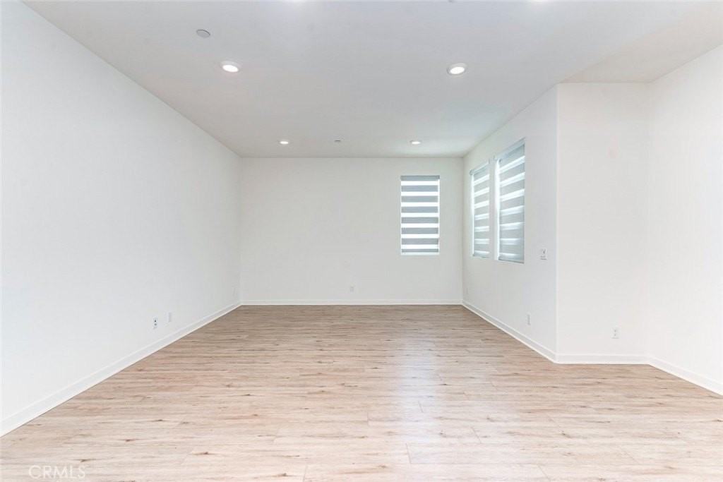 14022 Bay St - Photo 7 of 32