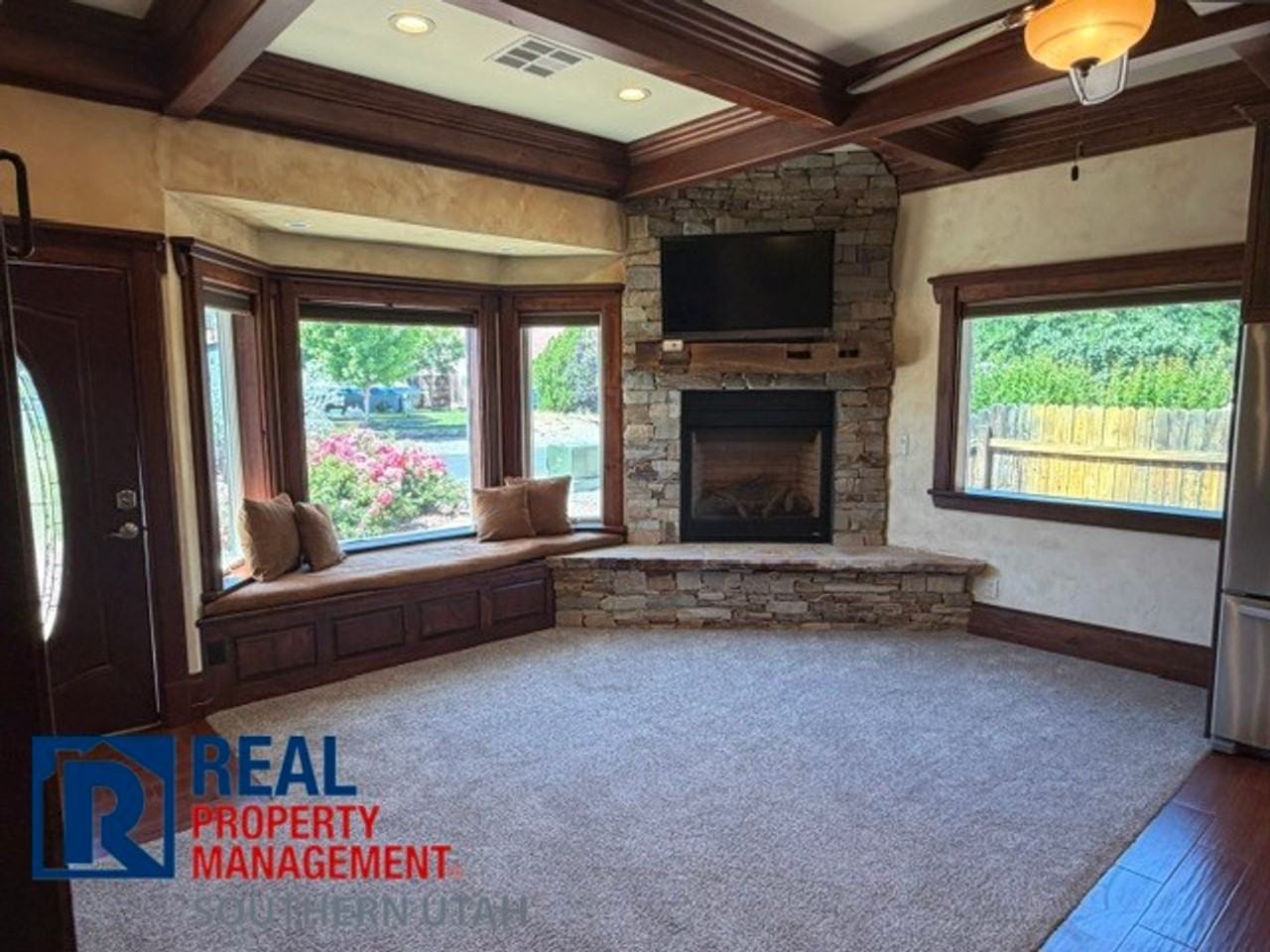 805 Larkspur Rd - Photo 2 of 16