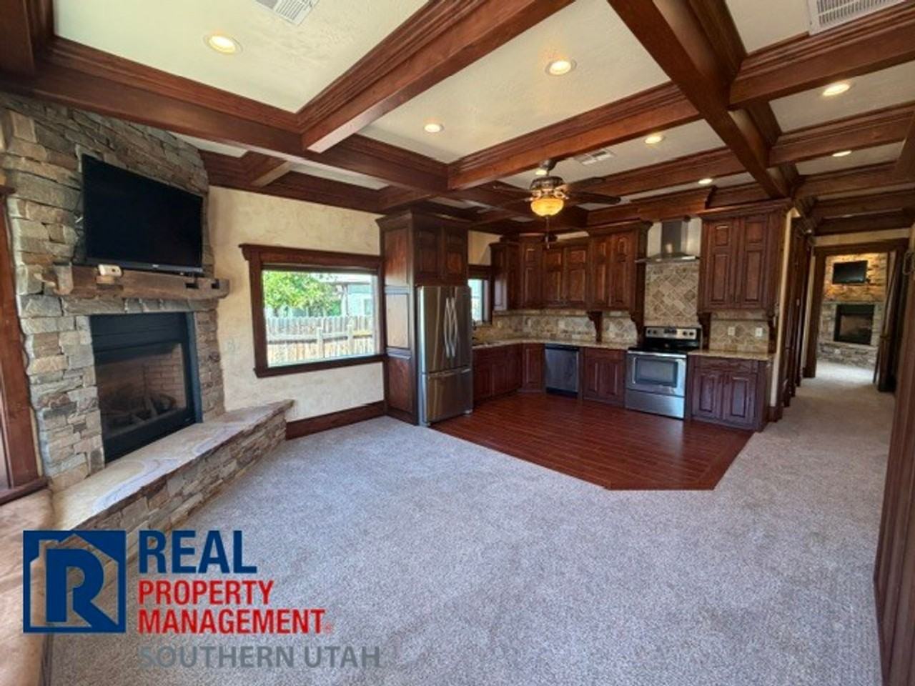 805 Larkspur Rd - Photo 3 of 16
