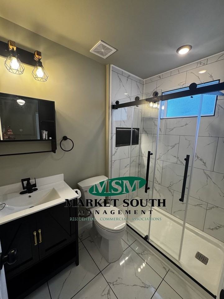 1011 W 40th St - Photo 5 of 11