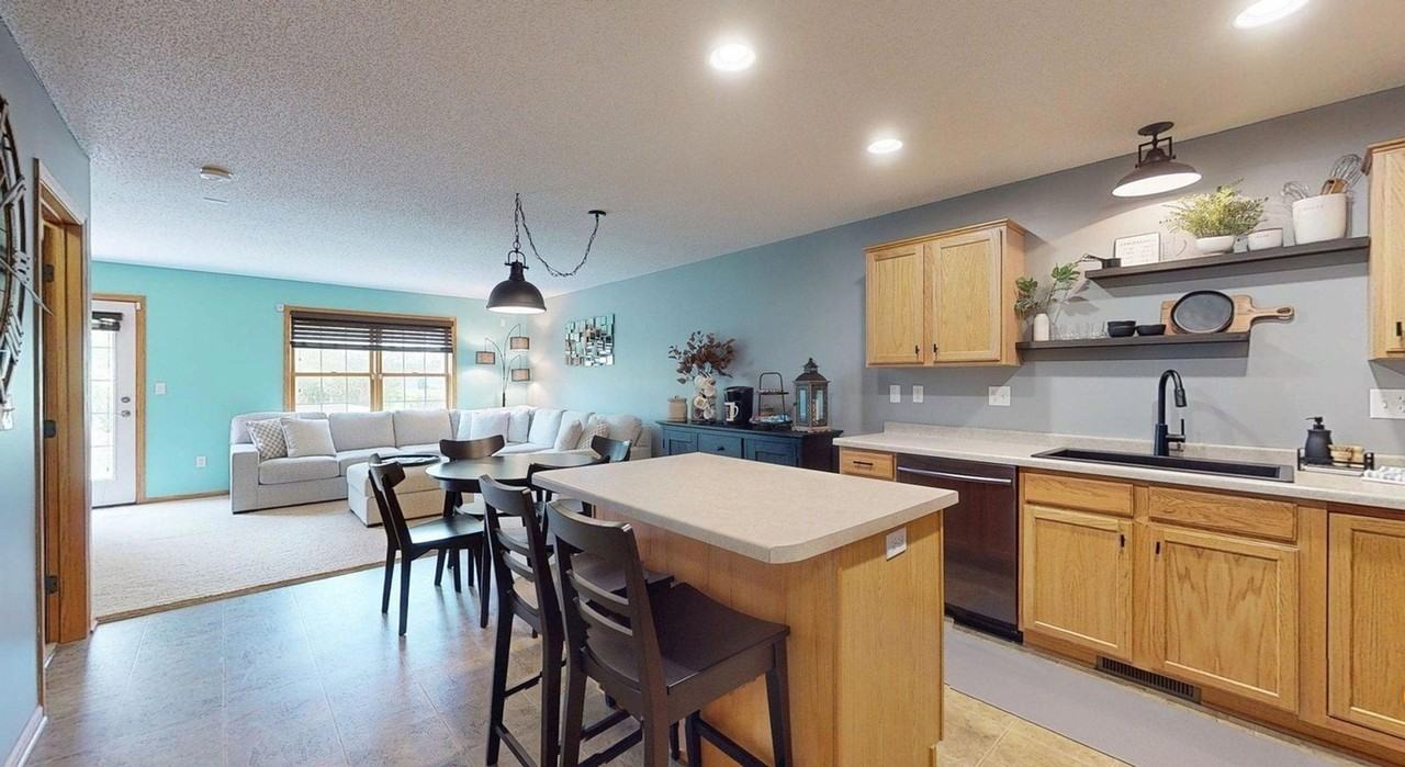 3057 Venice Ln Nw - Photo 2 of 50
