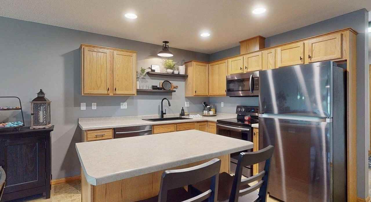 3057 Venice Ln Nw - Photo 4 of 50