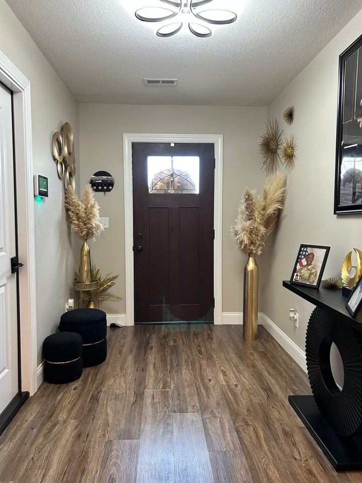 2046 Sutter Woods Rd - Photo 2 of 15