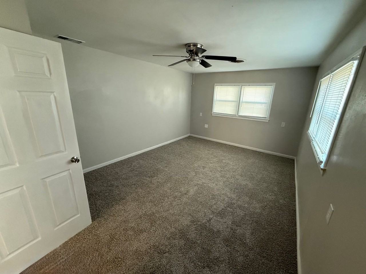 801 S 17th St - Photo 5 of 8