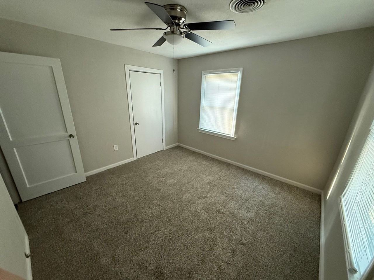 801 S 17th St - Photo 6 of 8