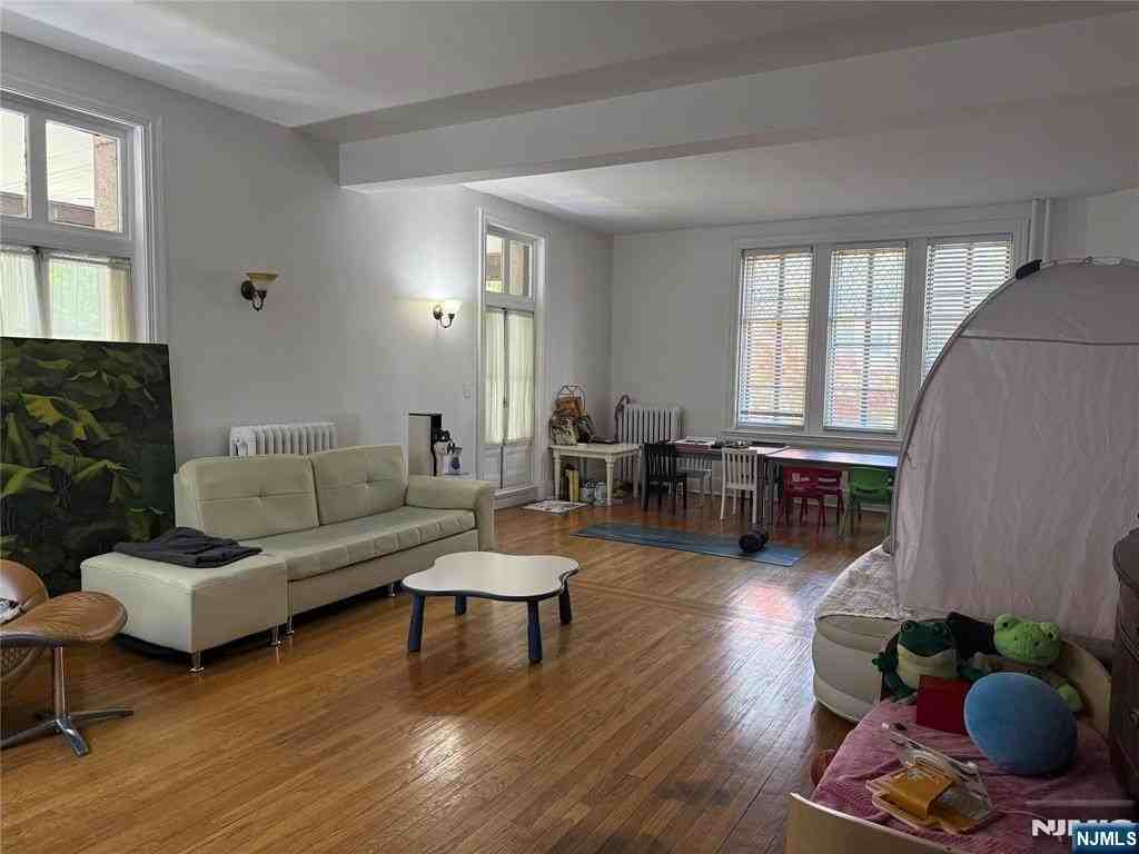 66 Summit St - Photo 3 of 12