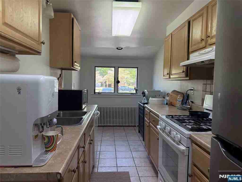 66 Summit St - Photo 5 of 12