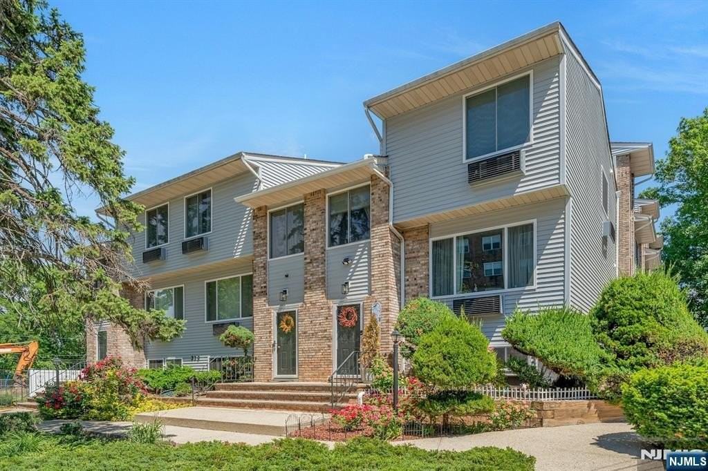 228 Johnson Ave #5 - Photo 3 of 15