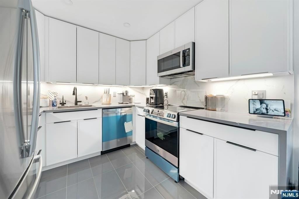 228 Johnson Ave #5 - Photo 4 of 15