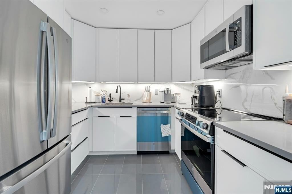 228 Johnson Ave #5 - Photo 5 of 15