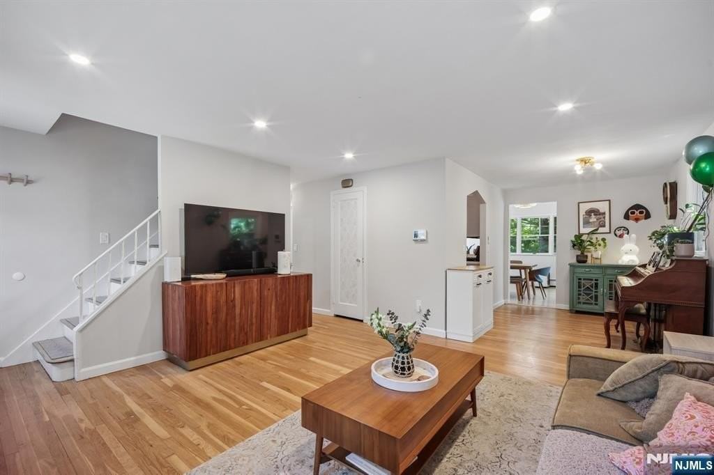 59 Delmar Ave - Photo 2 of 22