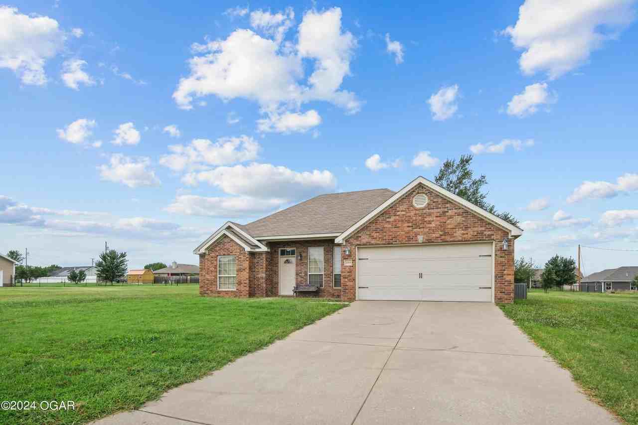 2044 Mississippi Ave - Photo 2 of 32