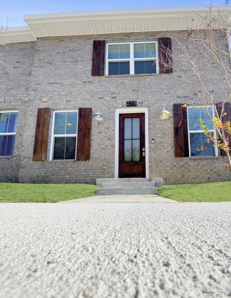 218 N De Villiers St - Photo 2 of 26