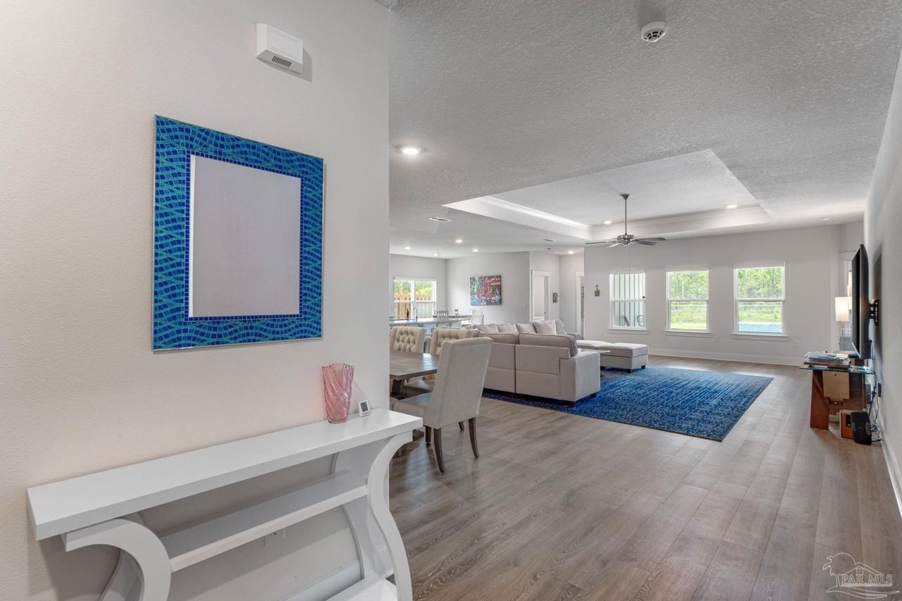 5978 Forest Bay Ave - Photo 4 of 40
