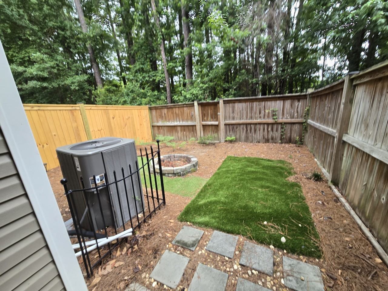 4053 Hartland St - Photo 3 of 18