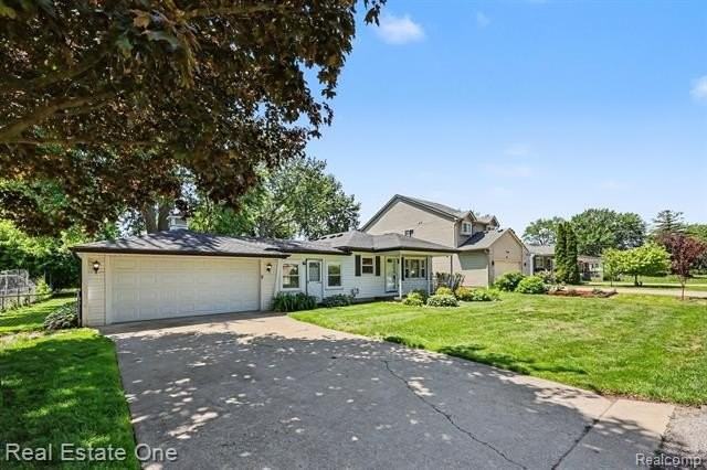 1064 Woodslee Dr - Photo 2 of 19