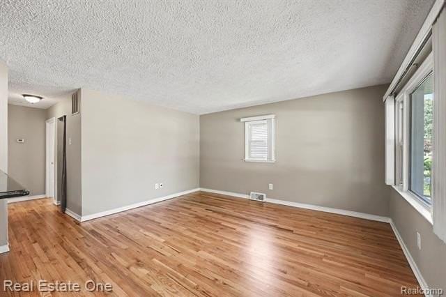 1064 Woodslee Dr - Photo 5 of 19