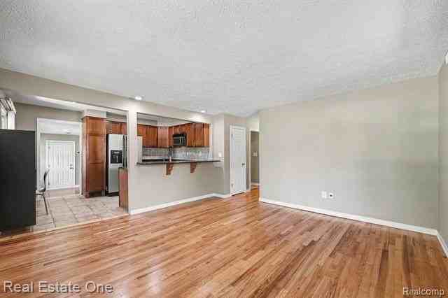 1064 Woodslee Dr - Photo 7 of 19