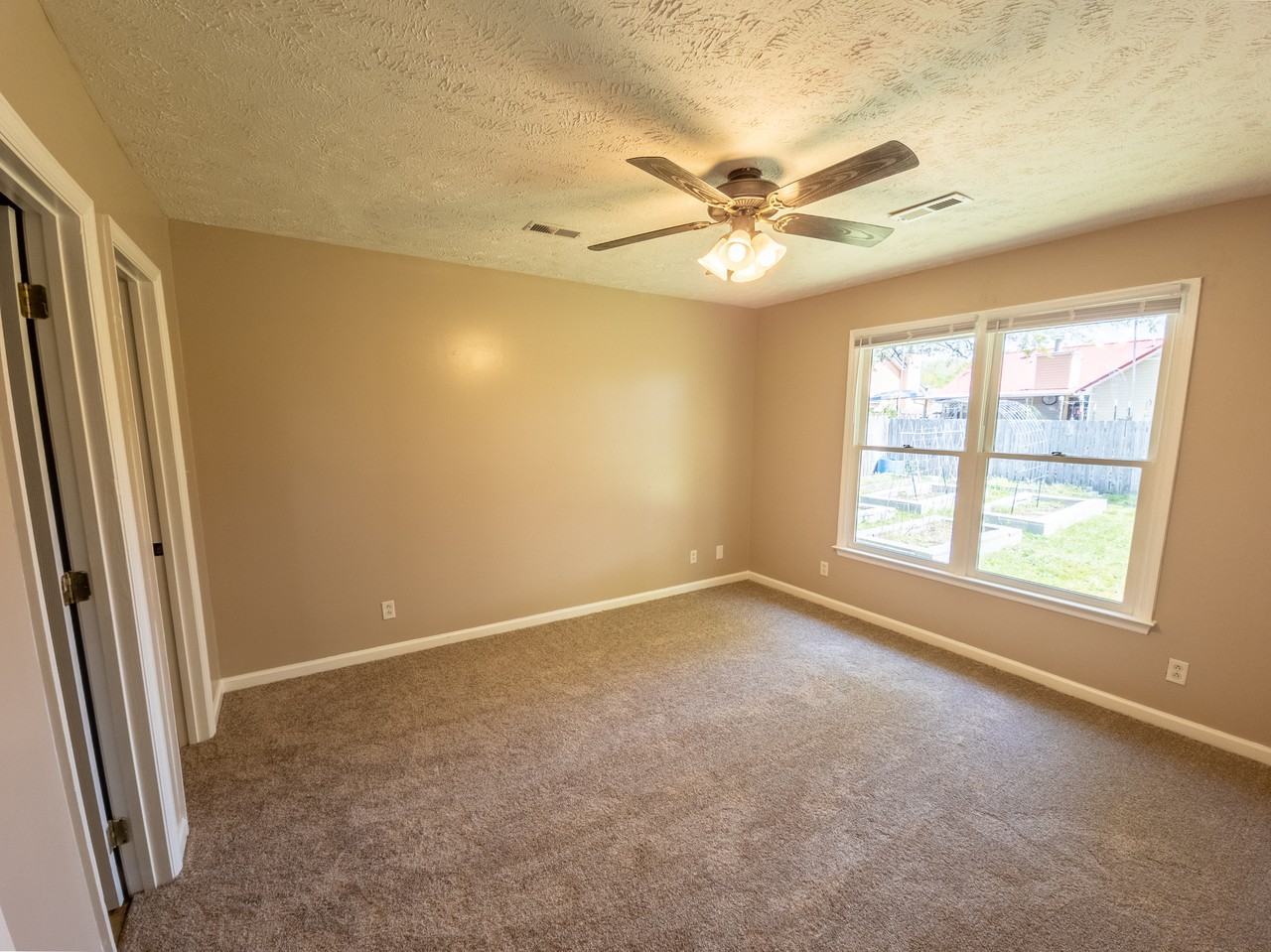 2935 Chillingworth Dr - Photo 4 of 22