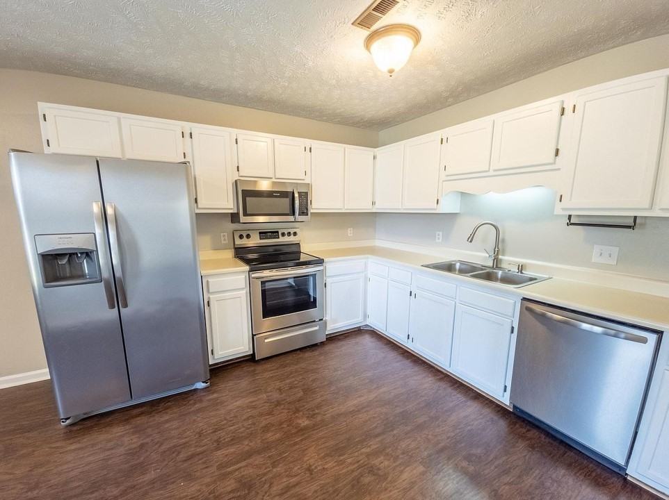 2935 Chillingworth Dr - Photo 5 of 22