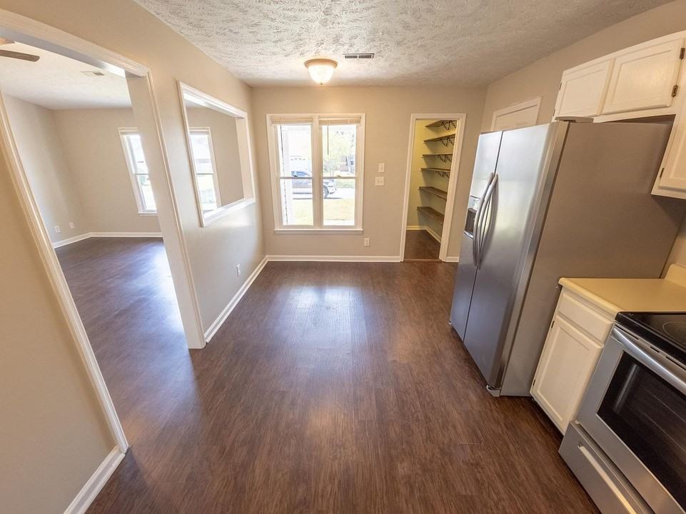 2935 Chillingworth Dr - Photo 6 of 22
